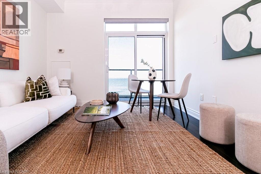 Floor-to-ceiling sliding glass doors provide natural light - 101 Shoreview Place Unit# 631, Stoney Creek, ON - Indoor