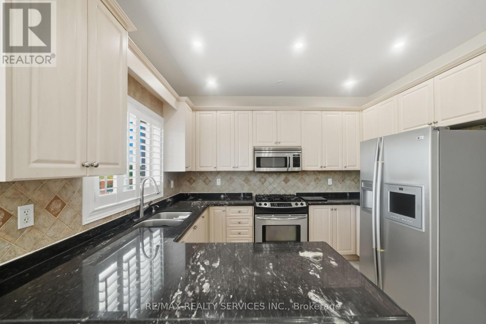 20 Switchback Trail, Brampton, ON - Indoor Photo Showing Kitchen With Double Sink