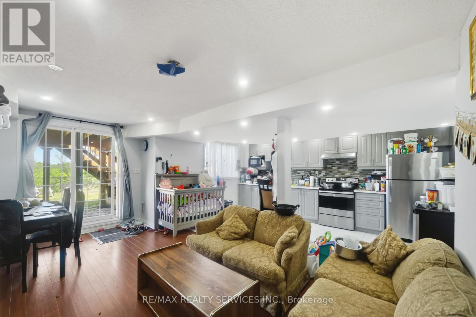20 Switchback Trail, Brampton, ON - Indoor Photo Showing Living Room