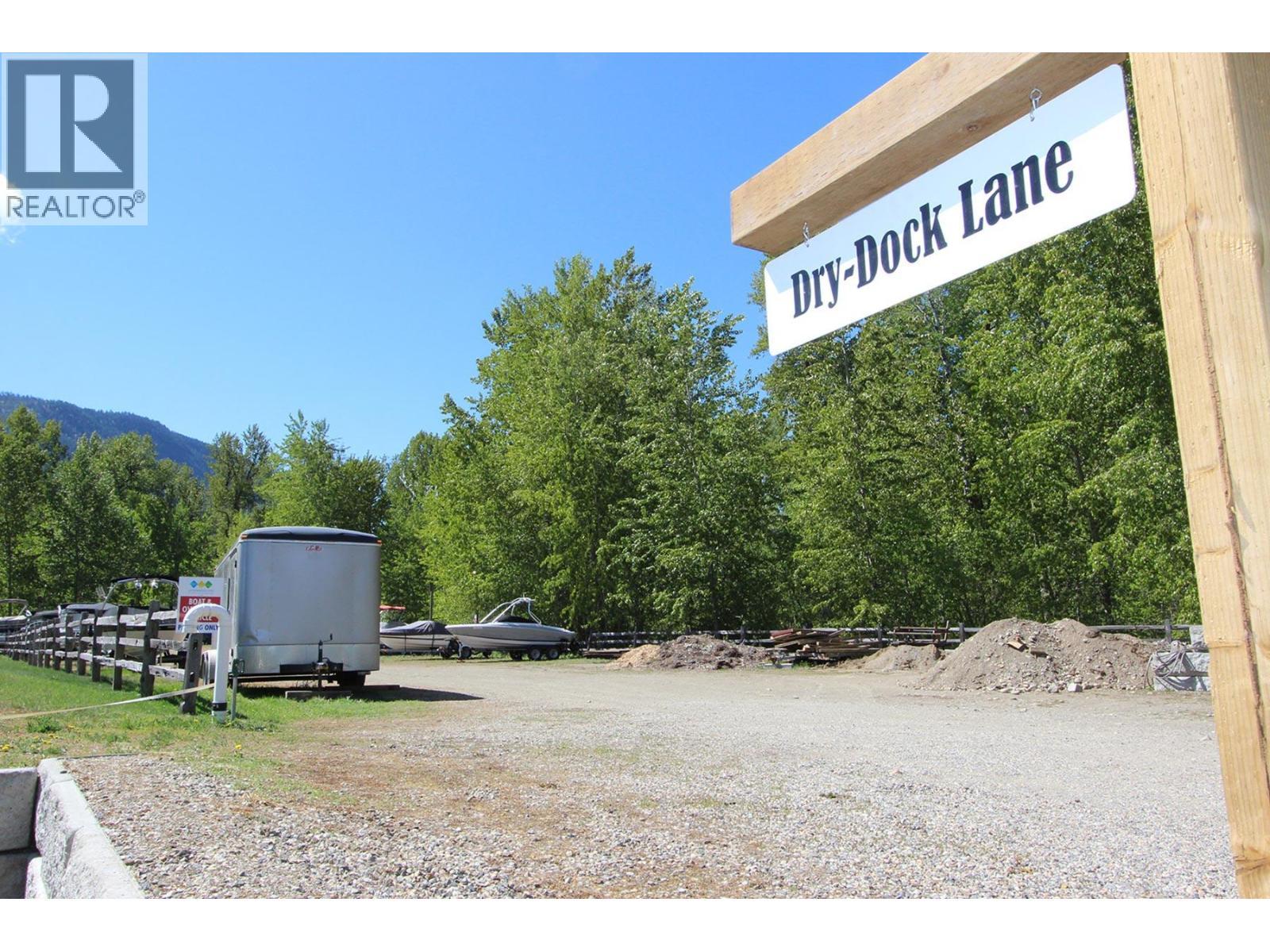 26 Cottonwood Drive, Lee Creek, BC
