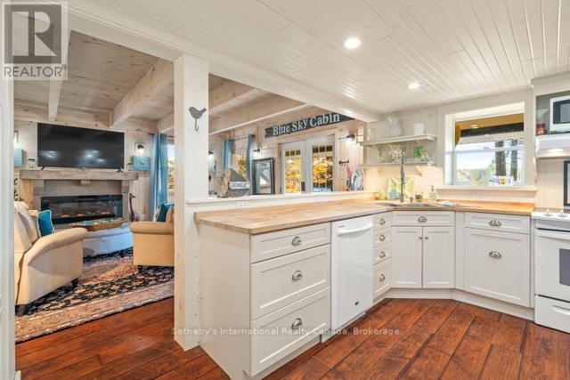 5 - 1028 Oak Street, Muskoka Lakes (Medora), ON - Indoor Photo Showing Kitchen With Fireplace