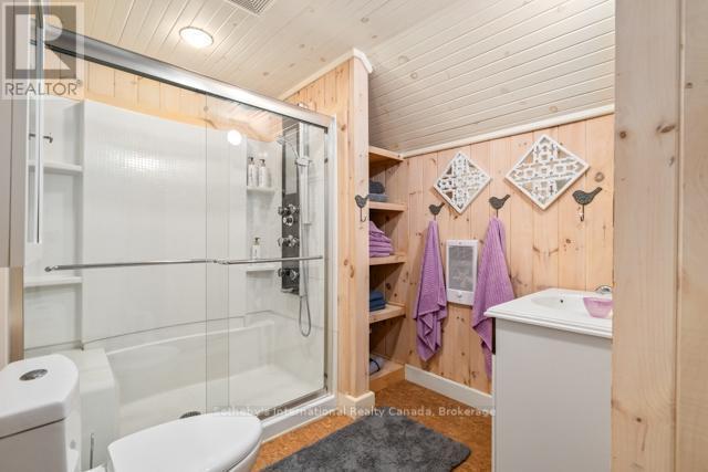 5 - 1028 Oak Street, Muskoka Lakes (Medora), ON - Indoor Photo Showing Bathroom