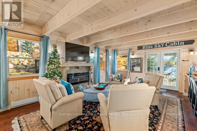 5 - 1028 Oak Street, Muskoka Lakes (Medora), ON - Indoor Photo Showing Living Room With Fireplace