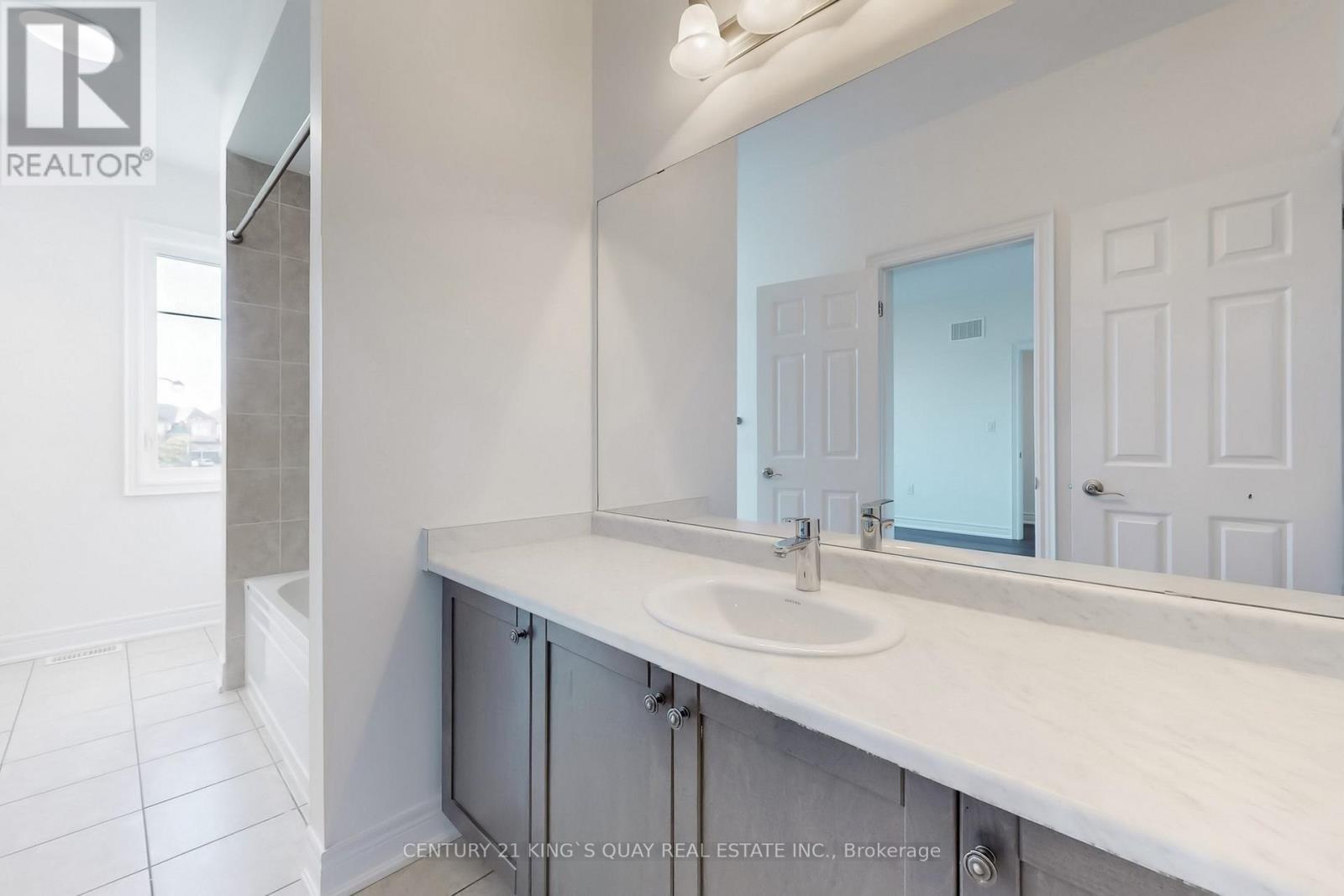 41 Torrey Pines Road, Vaughan, ON - Indoor Photo Showing Bathroom