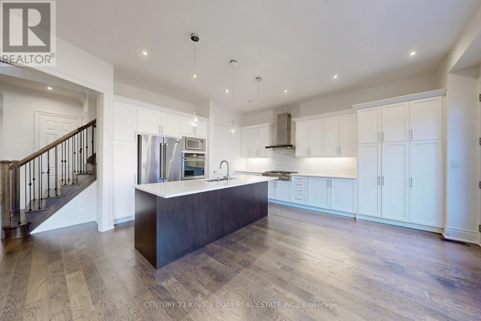 41 Torrey Pines Road, Vaughan, ON - Indoor Photo Showing Kitchen With Upgraded Kitchen