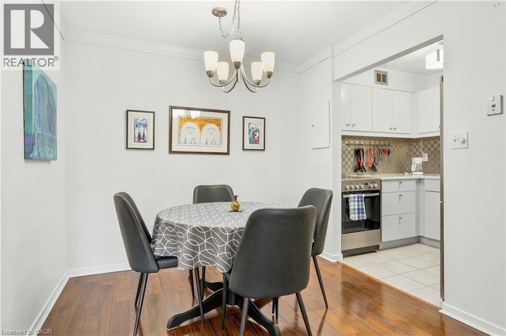23 Main Street Unit# 404, Dundas, ON - Indoor Photo Showing Dining Room
