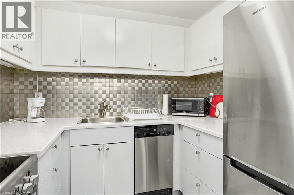 23 Main Street Unit# 404, Dundas, ON - Indoor Photo Showing Kitchen