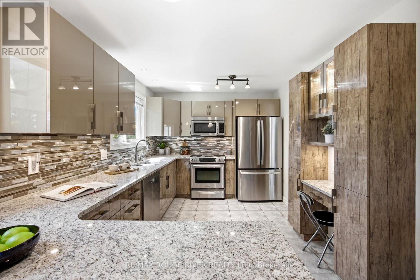 796 Batory Avenue, Pickering, ON - Indoor Photo Showing Kitchen With Stainless Steel Kitchen With Double Sink With Upgraded Kitchen