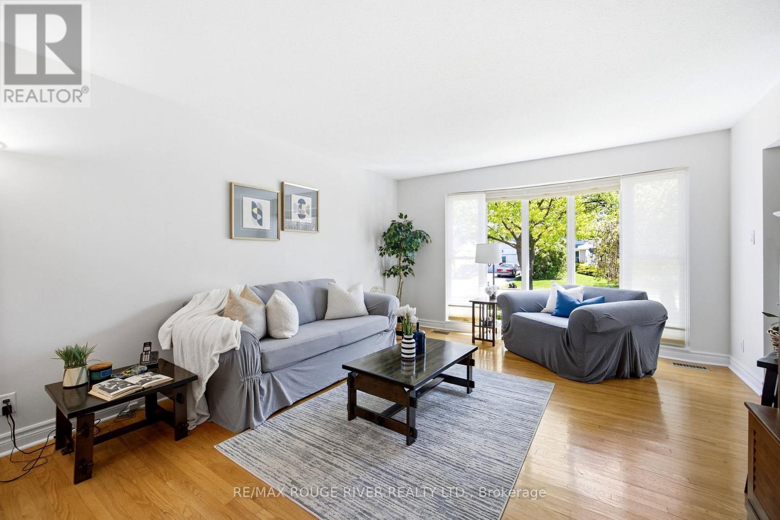 796 Batory Avenue, Pickering, ON - Indoor Photo Showing Living Room