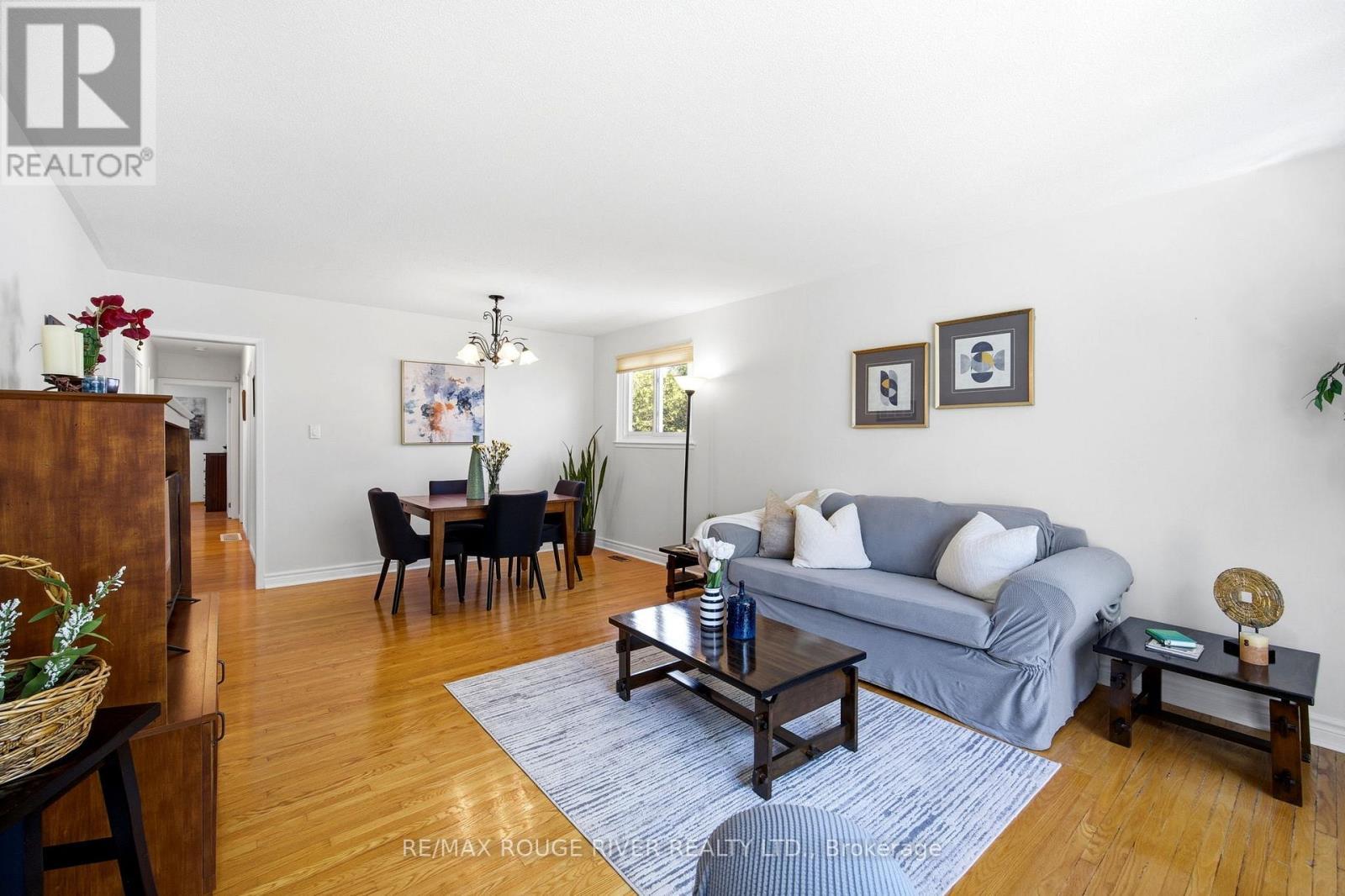 796 Batory Avenue, Pickering, ON - Indoor Photo Showing Living Room