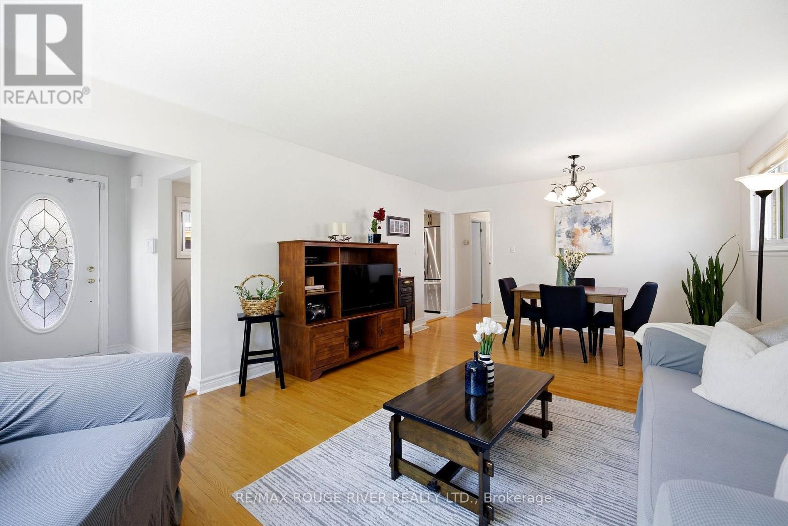 796 Batory Avenue, Pickering, ON - Indoor Photo Showing Living Room