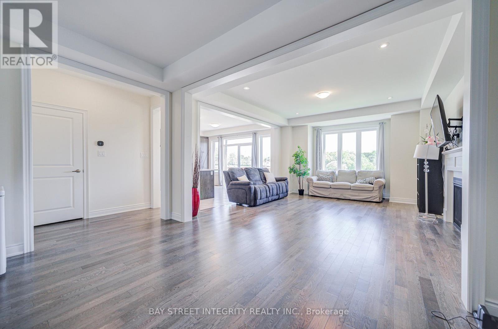 41 Kenneth Rogers Crescent, East Gwillimbury, ON
