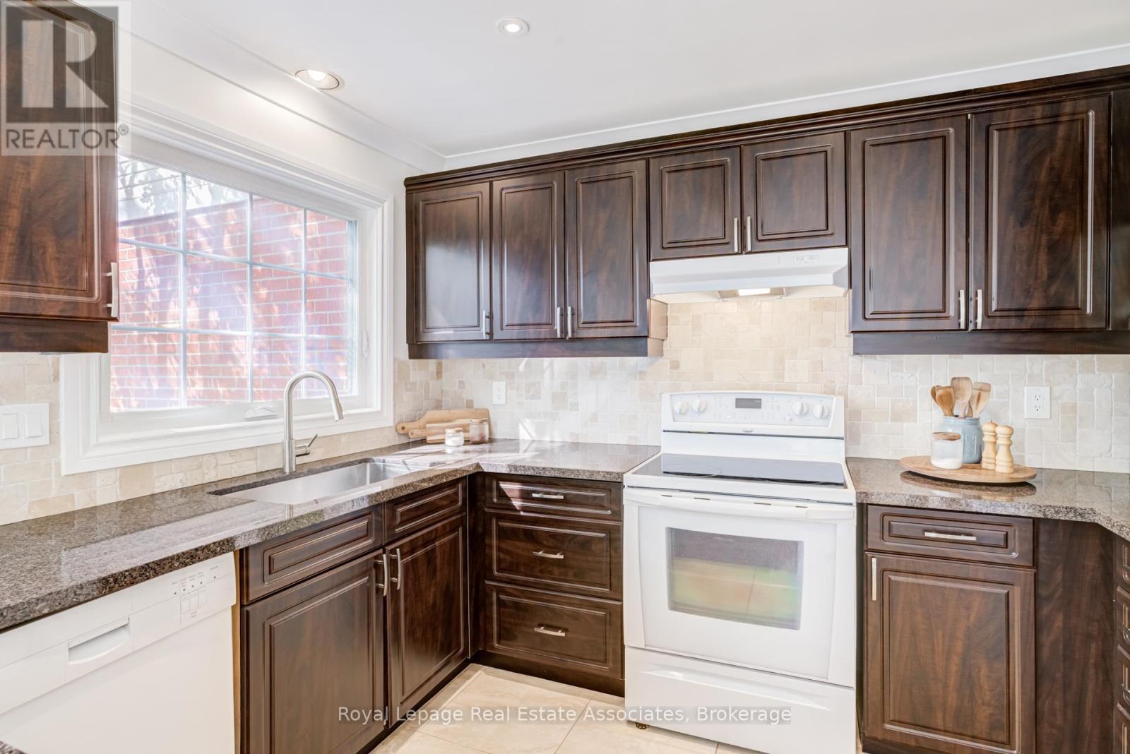 1179 Treetop Terrace, Oakville, ON - Indoor Photo Showing Kitchen