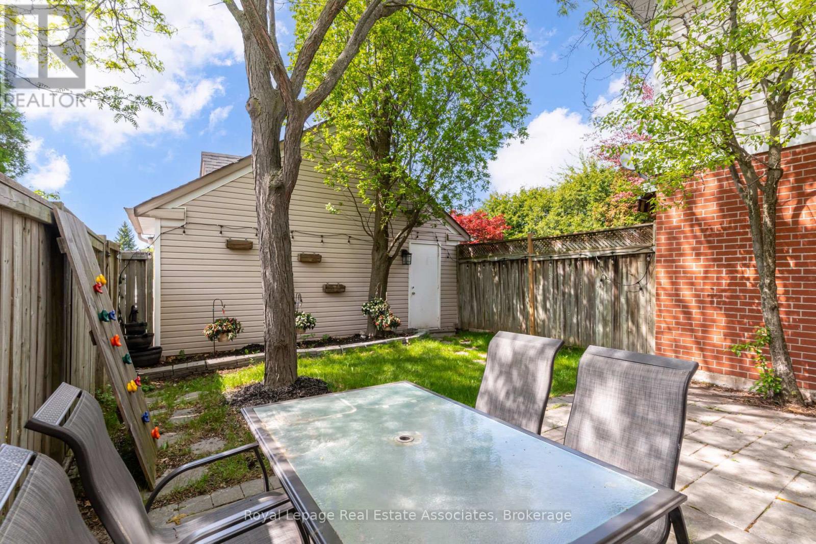 1179 Treetop Terrace, Oakville, ON - Outdoor