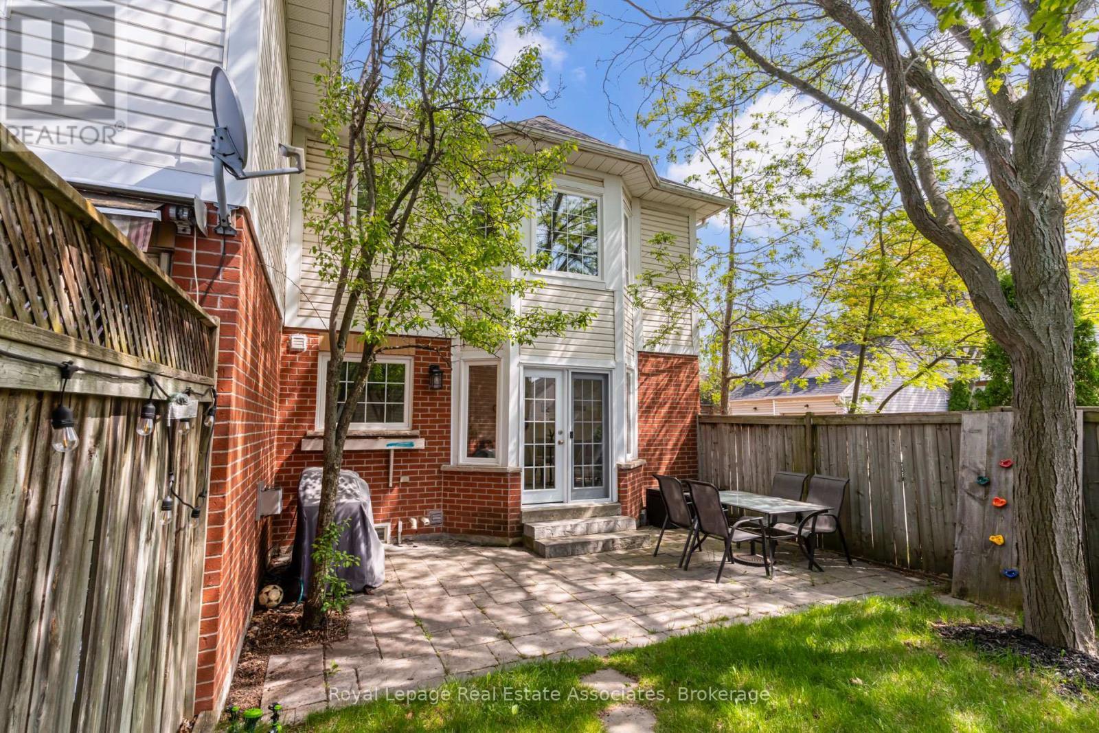 1179 Treetop Terrace, Oakville, ON - Outdoor