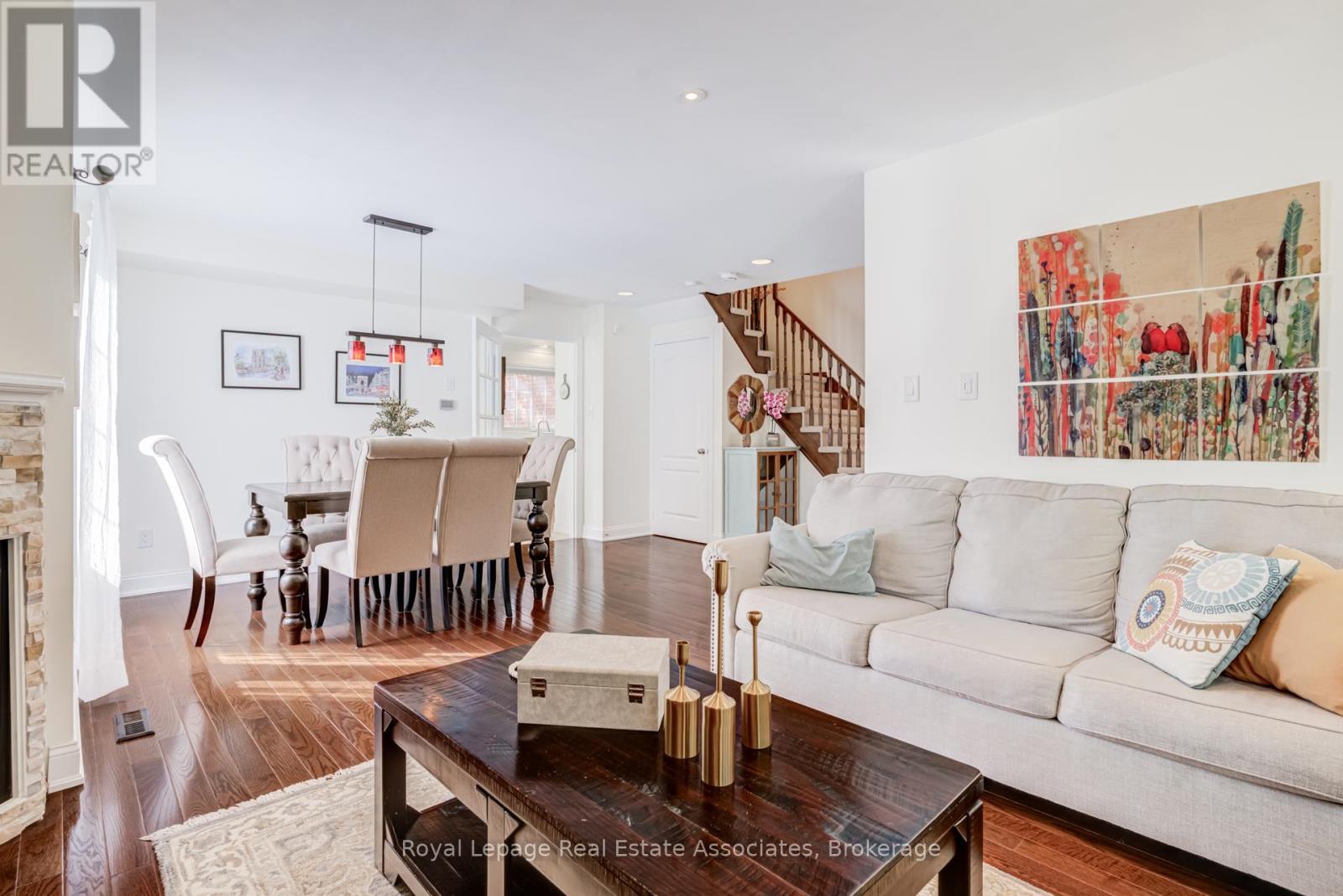 1179 Treetop Terrace, Oakville, ON - Indoor Photo Showing Living Room