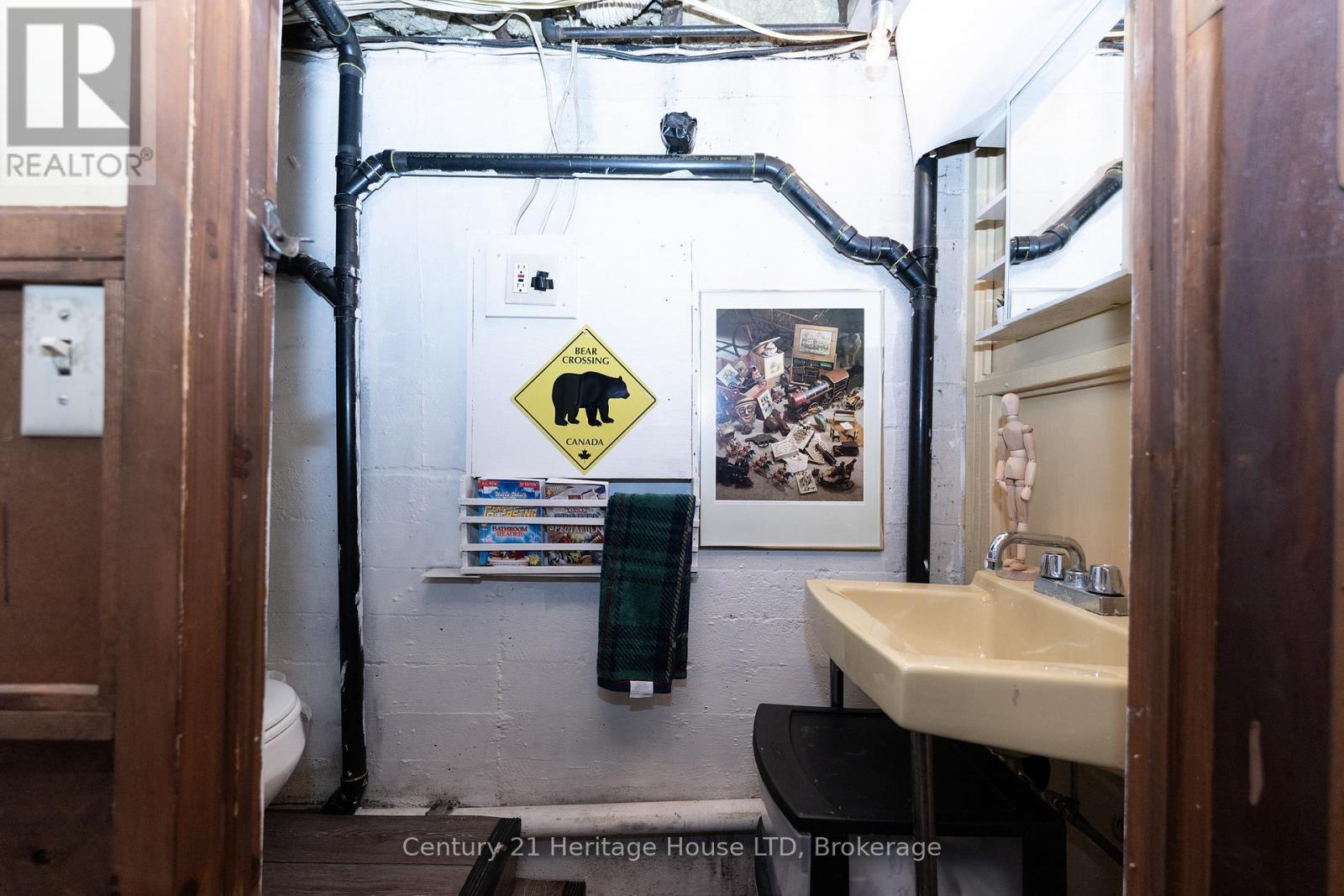 Lower level bathroom 2 pc. - 148 Gorham Road, Fort Erie (Ridgeway), ON - Indoor