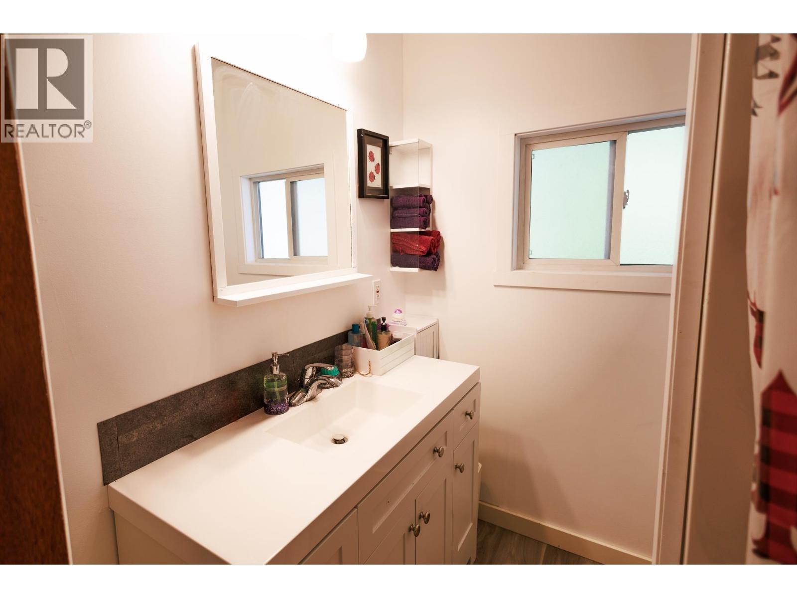 4523 Graham Avenue, Terrace, BC - Indoor Photo Showing Bathroom