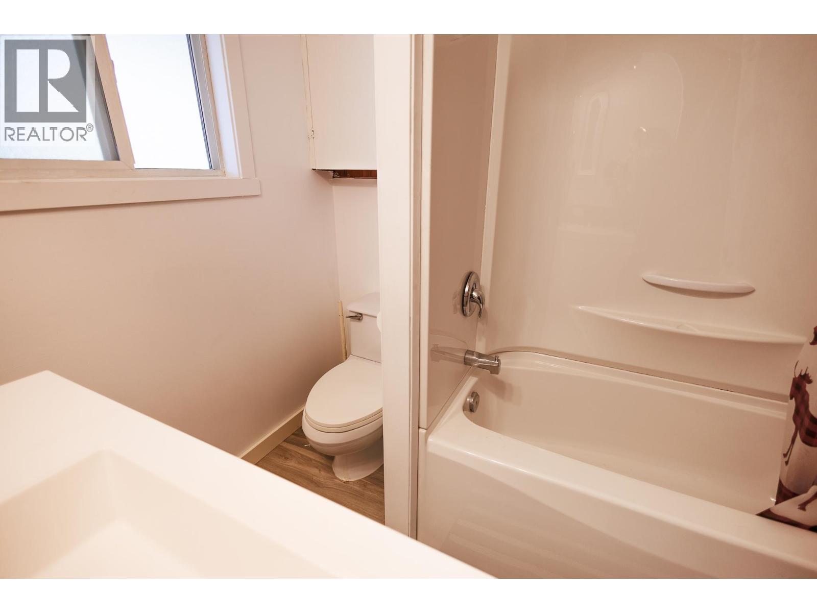 4523 Graham Avenue, Terrace, BC - Indoor Photo Showing Bathroom