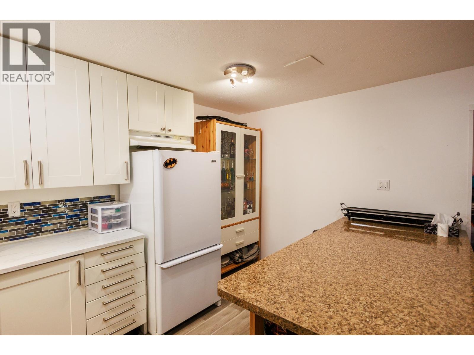 4523 Graham Avenue, Terrace, BC - Indoor Photo Showing Kitchen