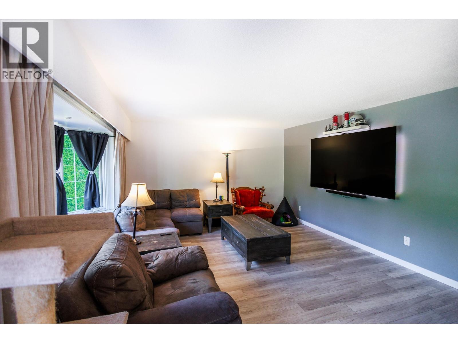 4523 Graham Avenue, Terrace, BC - Indoor Photo Showing Living Room