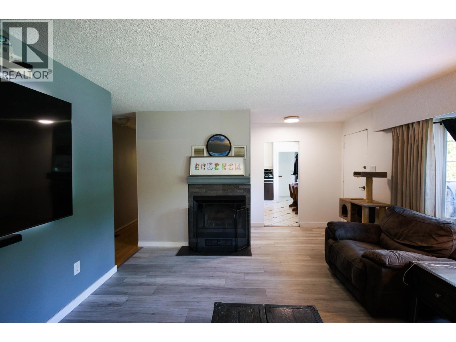 4523 Graham Avenue, Terrace, BC - Indoor Photo Showing Living Room