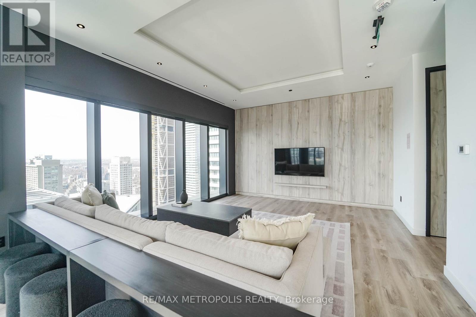 Sky lounge - 1203 - 55 Charles Street E, Toronto, ON - Indoor Photo Showing Living Room