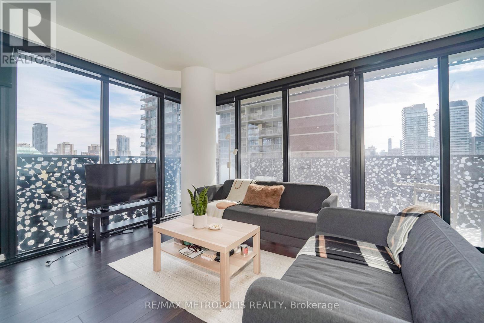 1203 - 55 Charles Street E, Toronto, ON - Indoor Photo Showing Living Room
