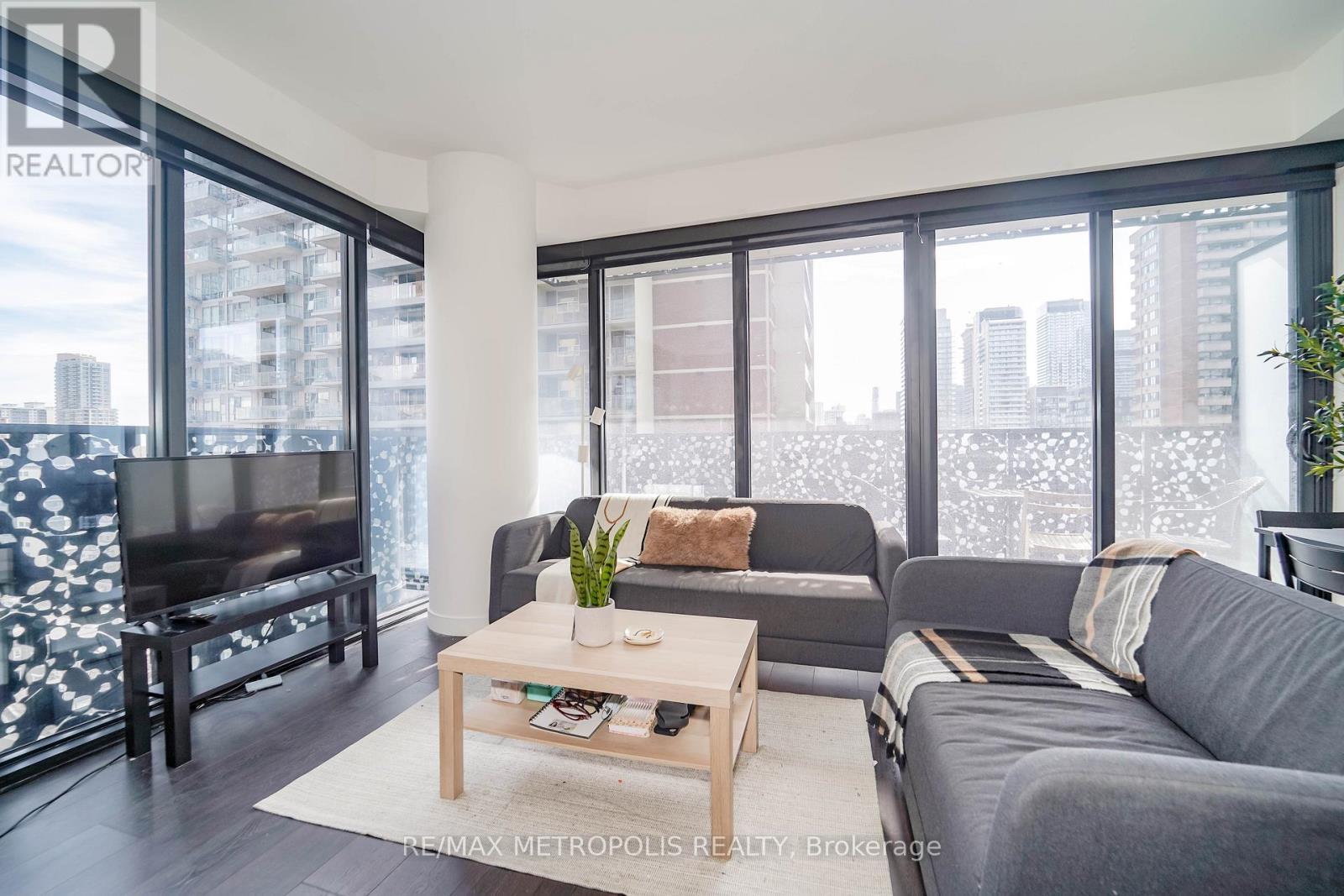 1203 - 55 Charles Street E, Toronto, ON - Indoor Photo Showing Living Room