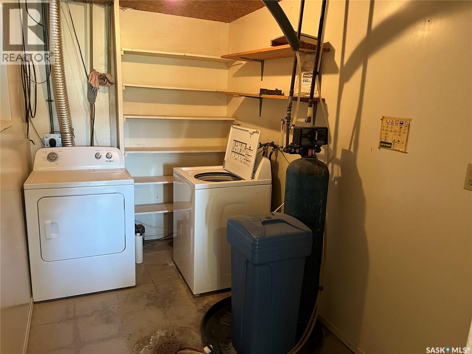 42 6Th Street Ne, Wadena, SK - Indoor Photo Showing Laundry Room