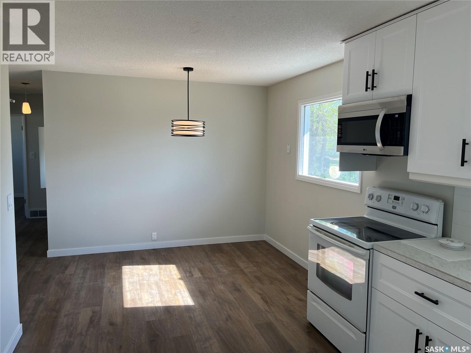 42 6Th Street Ne, Wadena, SK - Indoor Photo Showing Kitchen