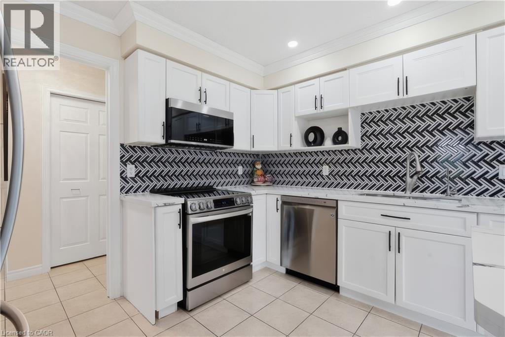 177 Watson Road N, Guelph, ON - Indoor Photo Showing Kitchen With Stainless Steel Kitchen