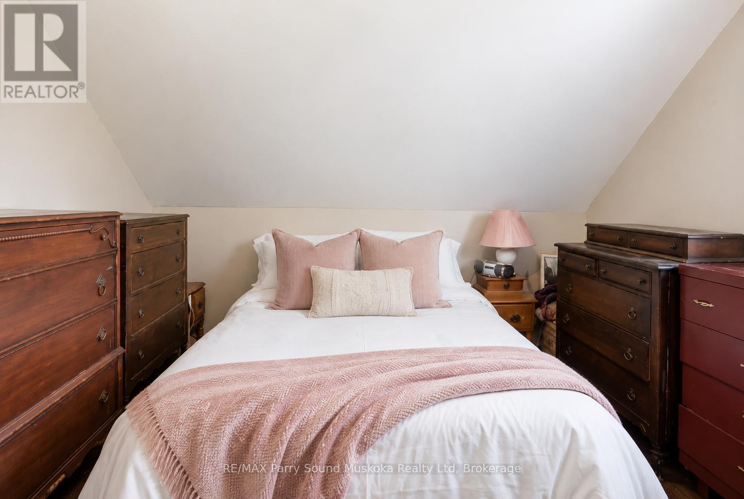 1 Butler Street, Whitestone (Dunchurch), ON - Indoor Photo Showing Bedroom