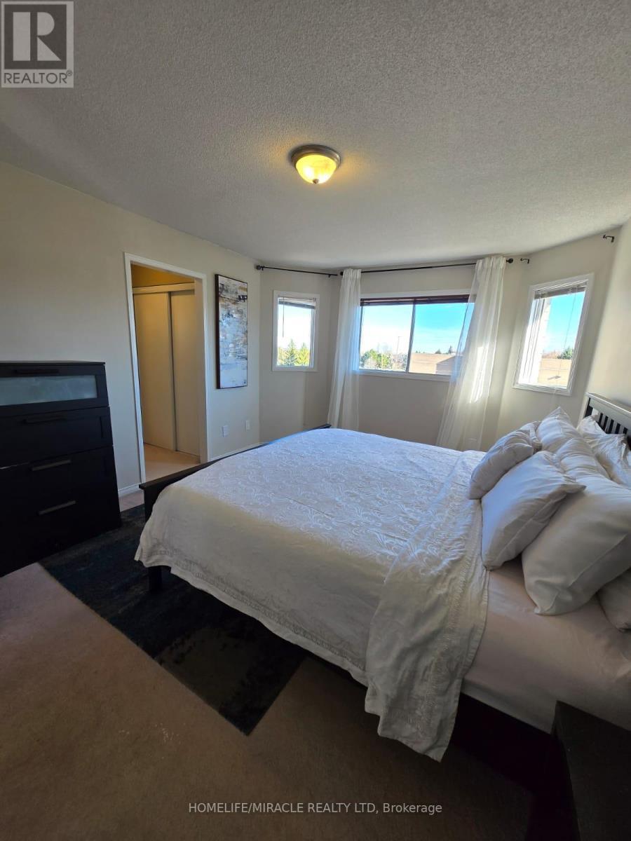 29 Nicholson Drive, Barrie, ON - Indoor Photo Showing Bedroom