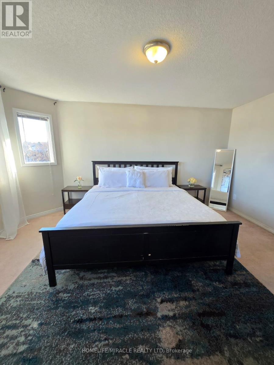 29 Nicholson Drive, Barrie, ON - Indoor Photo Showing Bedroom