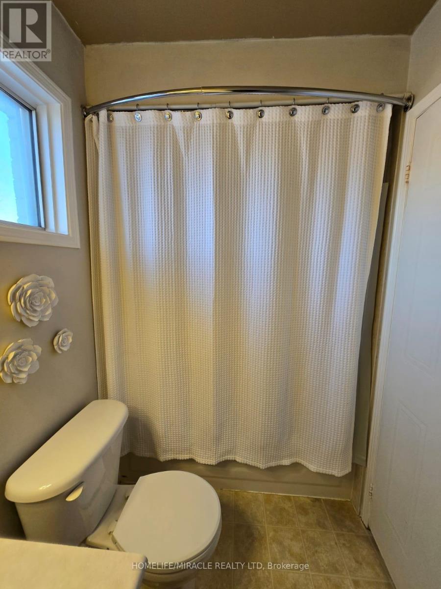 29 Nicholson Drive, Barrie, ON - Indoor Photo Showing Bathroom