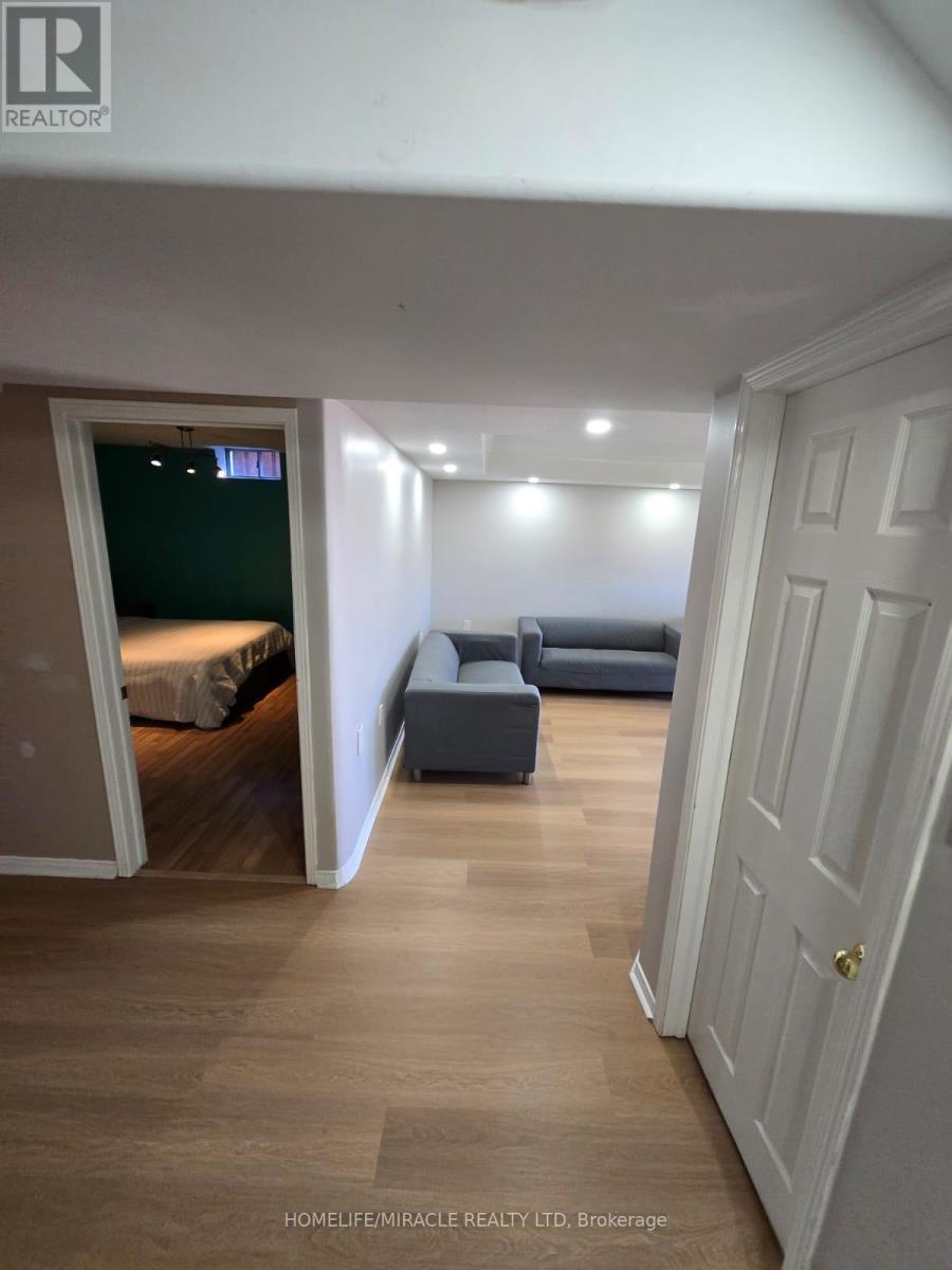 29 Nicholson Drive, Barrie, ON - Indoor Photo Showing Other Room