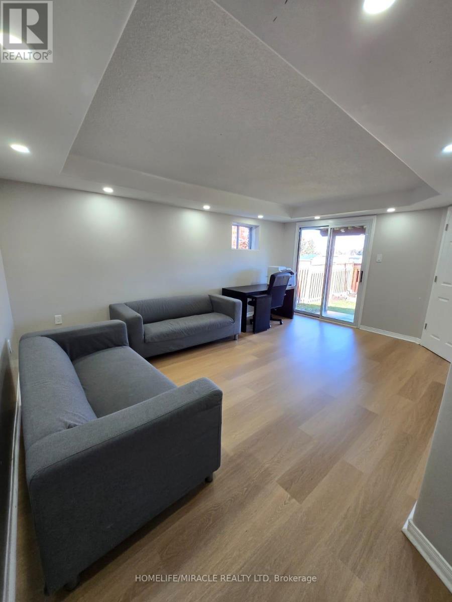 29 Nicholson Drive, Barrie, ON - Indoor