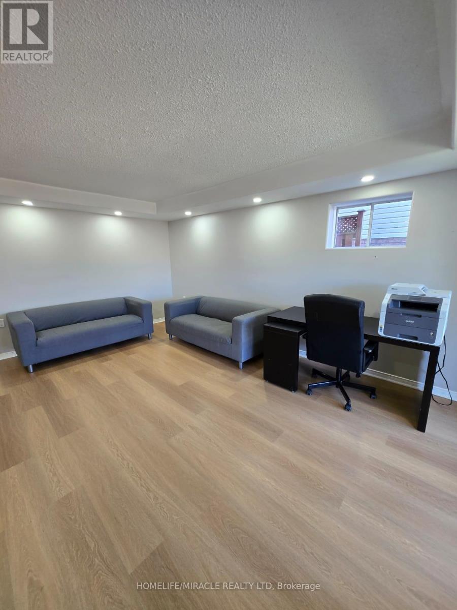 29 Nicholson Drive, Barrie, ON - Indoor