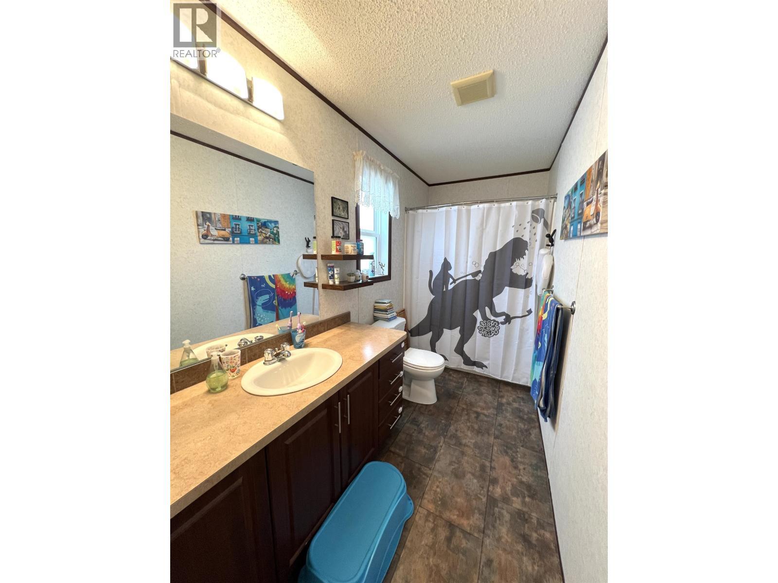 5506 Pine Crescent, Fort Nelson, BC - Indoor Photo Showing Bathroom