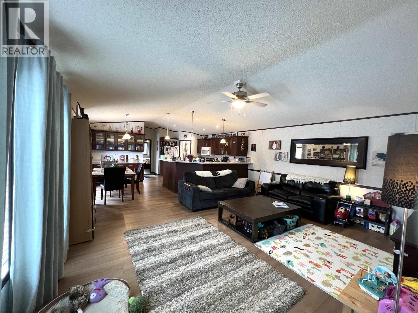 5506 Pine Crescent, Fort Nelson, BC - Indoor Photo Showing Living Room