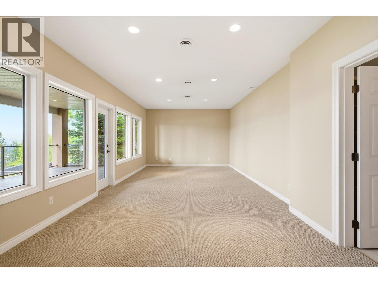 Lower level den - 448 Viewcrest Road, Kelowna, BC - Indoor Photo Showing Other Room