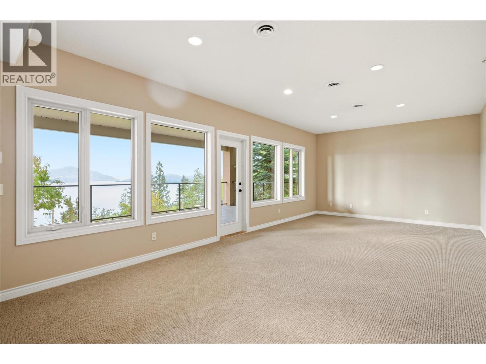 Lower level den - 448 Viewcrest Road, Kelowna, BC - Indoor Photo Showing Other Room