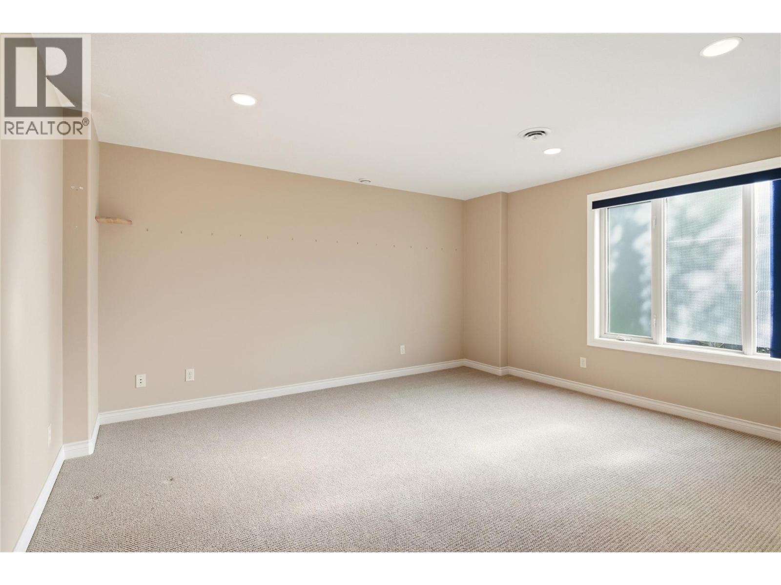 Lower level bedroom 2 - 448 Viewcrest Road, Kelowna, BC - Indoor Photo Showing Other Room