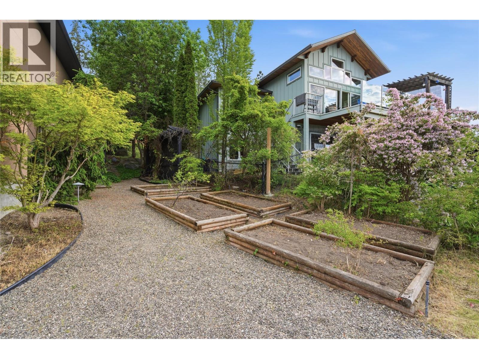 garden beds - 448 Viewcrest Road, Kelowna, BC - Outdoor