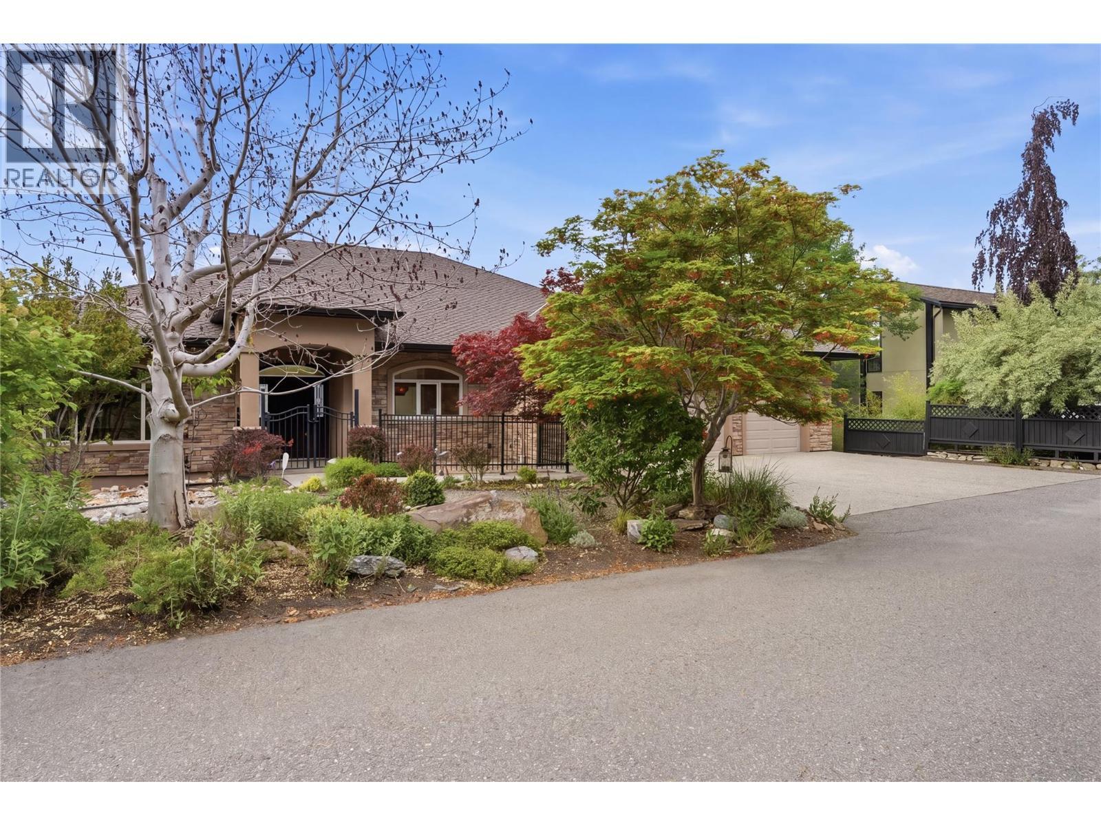 Front of home - 448 Viewcrest Road, Kelowna, BC - Outdoor