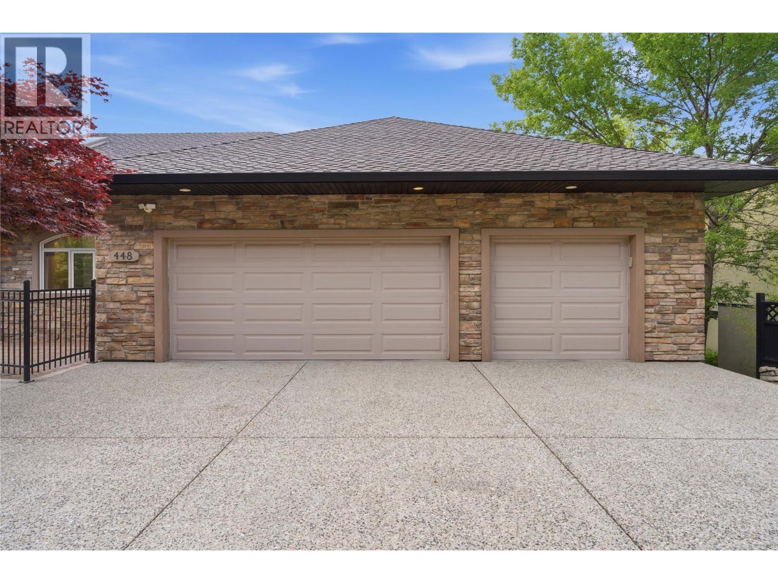 Spacious driveway with triple car garage - 448 Viewcrest Road, Kelowna, BC - Outdoor With Exterior