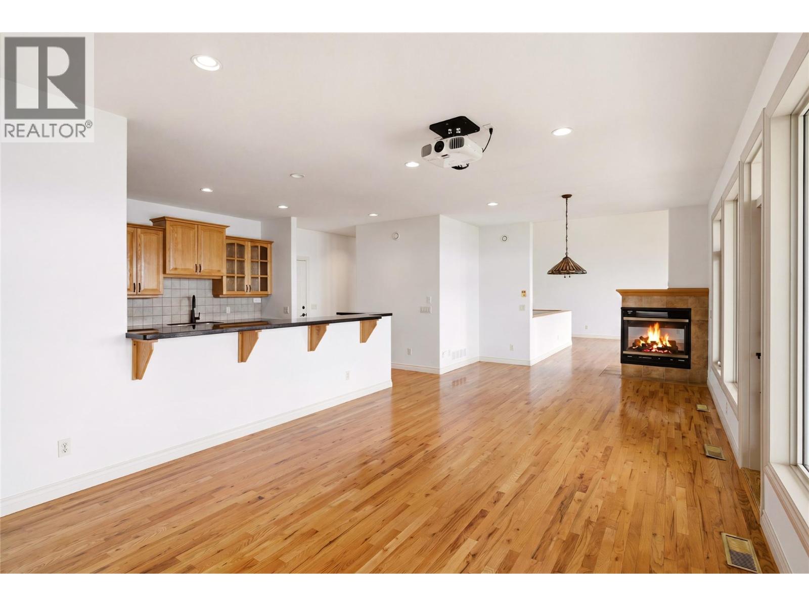 Family room off the kitchen - 448 Viewcrest Road, Kelowna, BC - Indoor With Fireplace