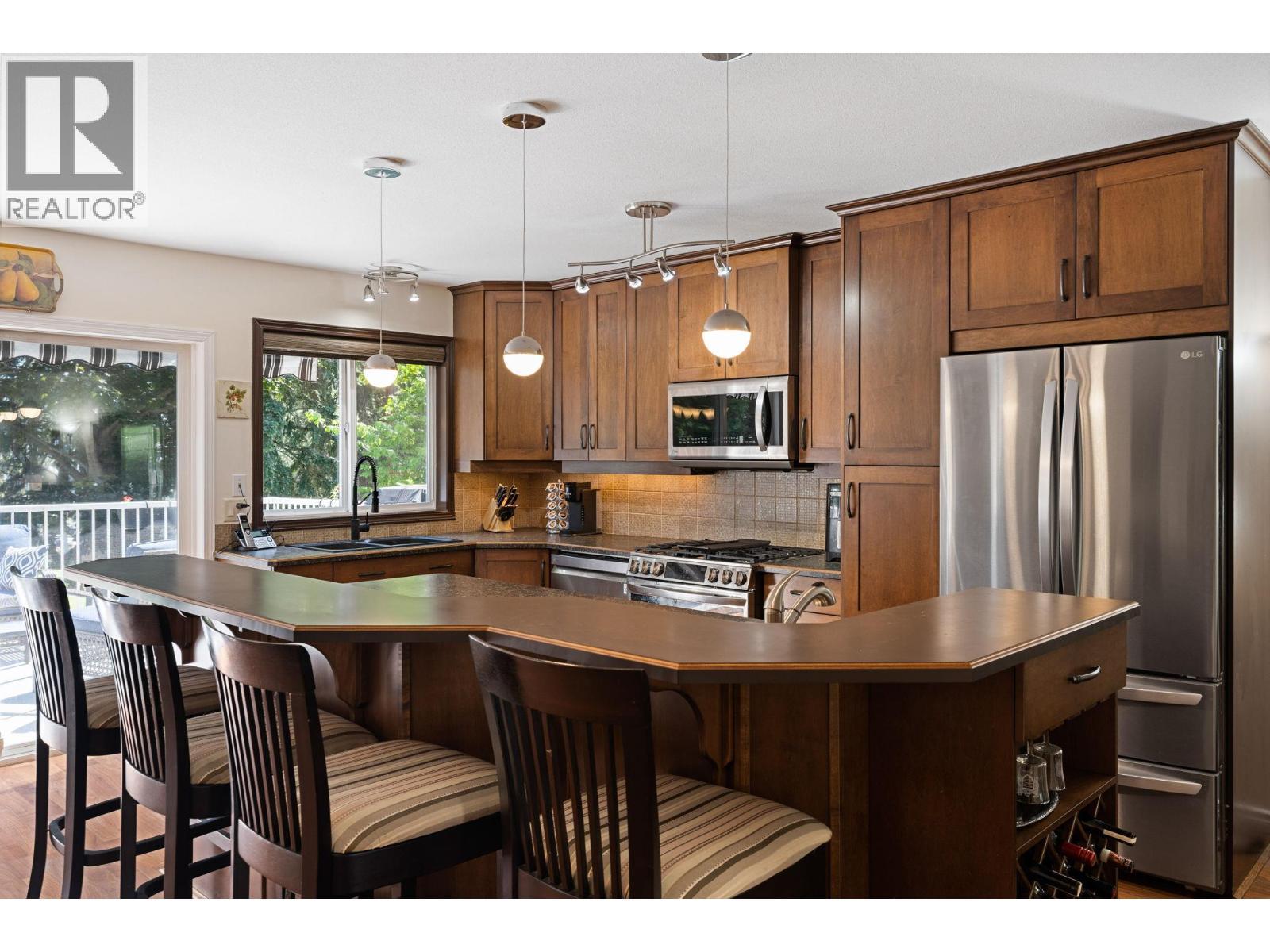 2211 Shannon Woods Place, West Kelowna, BC - Indoor Photo Showing Kitchen