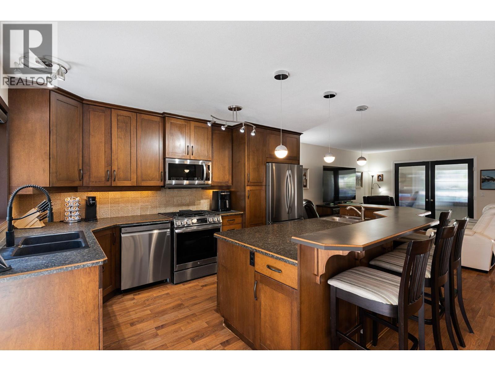 2211 Shannon Woods Place, West Kelowna, BC - Indoor Photo Showing Kitchen